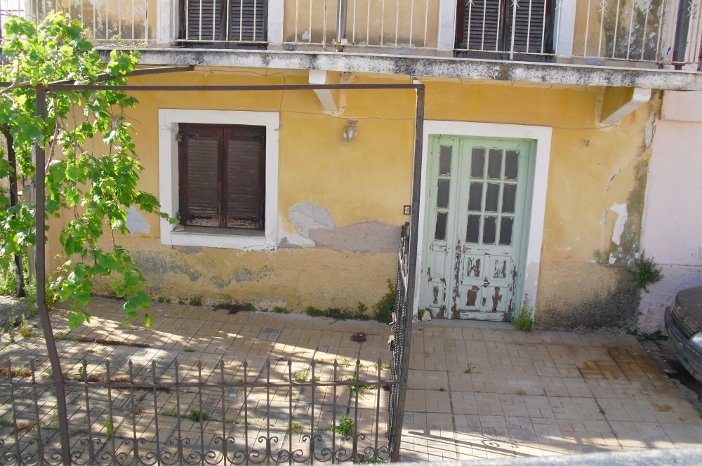 rr140-front-entrance-and-parking-roula-rouva-corfu-real-estate
